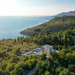 Royal Promons - Heated Pool Villa