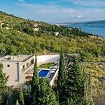 Royal Promons - Heated Pool *