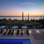 Royal Promons - Heated Pool Villa