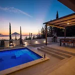 Villa Royal Promons - Heated Pool Starigrad Paklenica