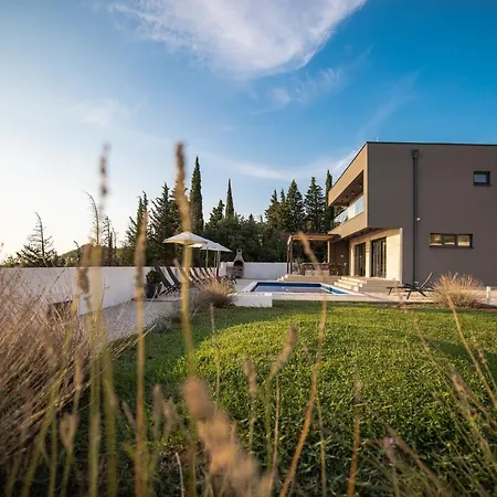 Royal Promons - Heated Pool * Starigrad Paklenica