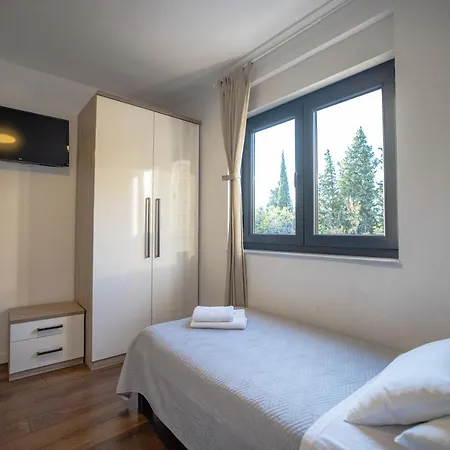 Royal Promons - Heated Pool * Starigrad Paklenica