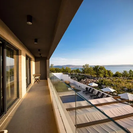 Royal Promons - Heated Pool Villa