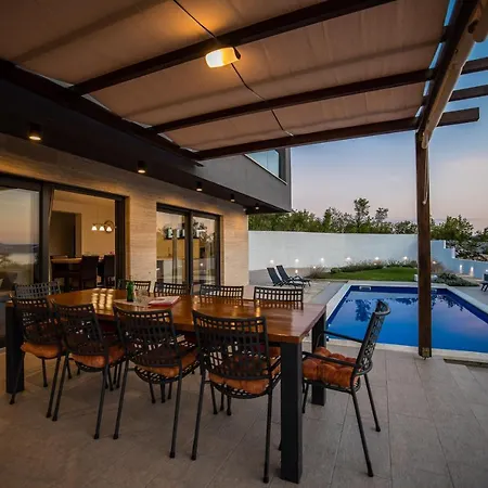 Βίλα Royal Promons - Heated Pool Starigrad Paklenica