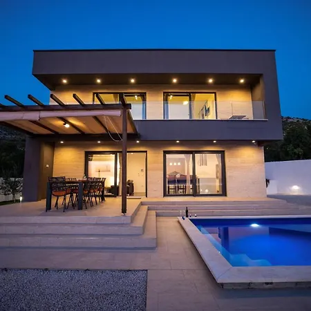Royal Promons - Heated Pool Villa Starigrad Paklenica