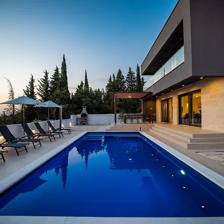 Βίλα Royal Promons - Heated Pool Starigrad Paklenica