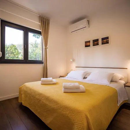 Royal Promons - Heated Pool Villa Starigrad Paklenica