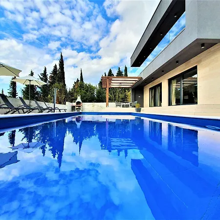 Royal Promons - Heated Pool Villa