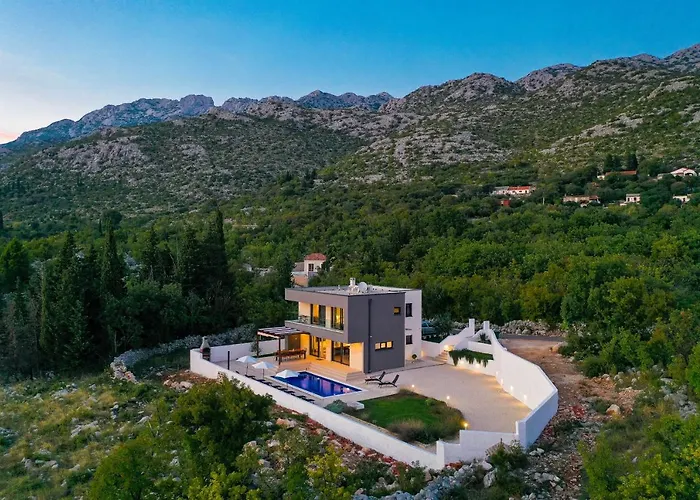 Royal Promons - Heated Pool Villa