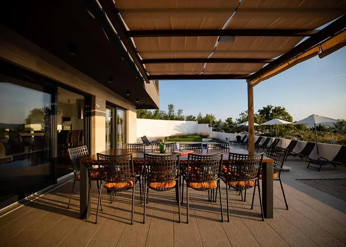 Royal Promons - Heated Pool Starigrad Paklenica