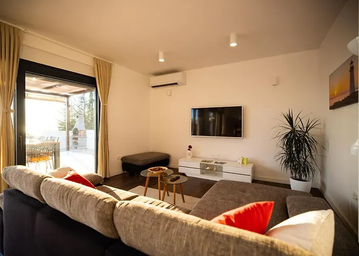 Royal Promons - Heated Pool Starigrad Paklenica