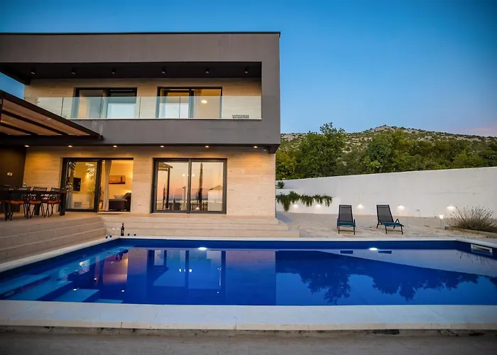 Royal Promons - Heated Pool Villa *