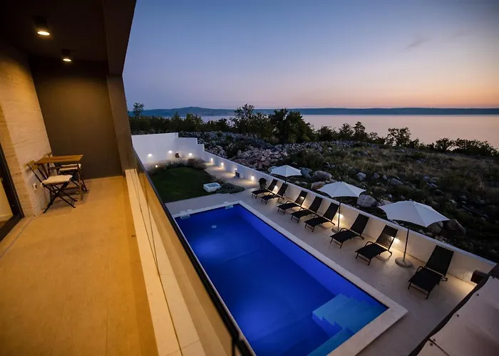 Royal Promons - Heated Pool Starigrad Paklenica