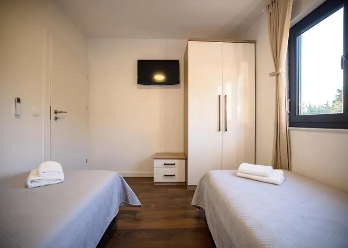 Royal Promons - Heated Pool Villa Starigrad Paklenica