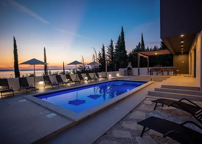 Royal Promons - Heated Pool * Starigrad Paklenica