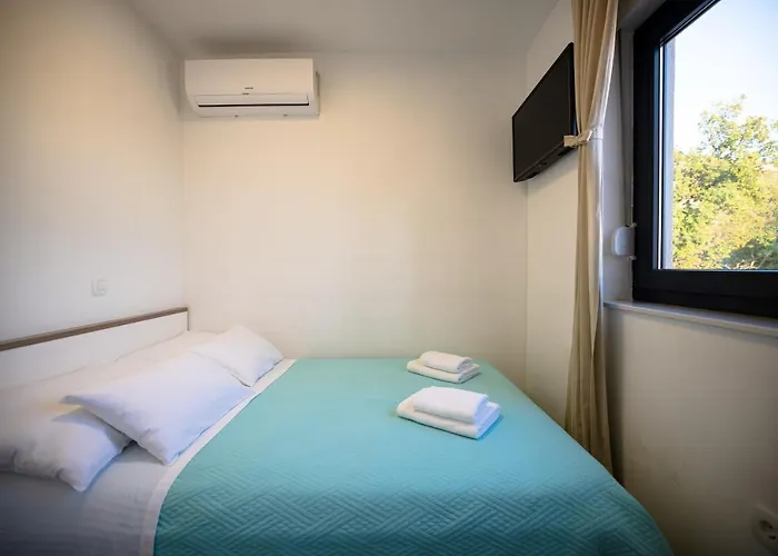 Royal Promons - Heated Pool