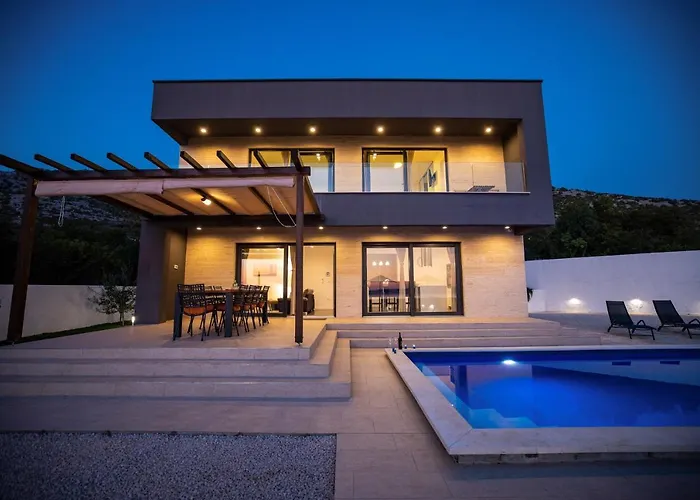 Royal Promons - Heated Pool Villa Starigrad Paklenica