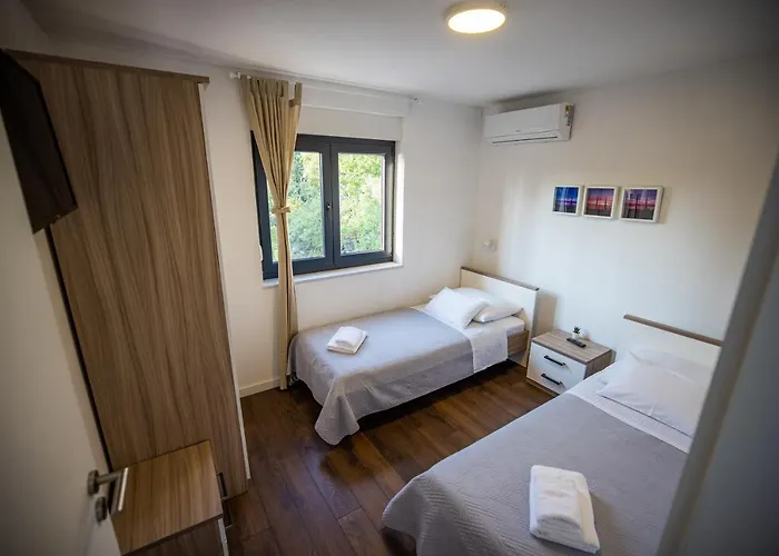 Royal Promons - Heated Pool * Starigrad Paklenica