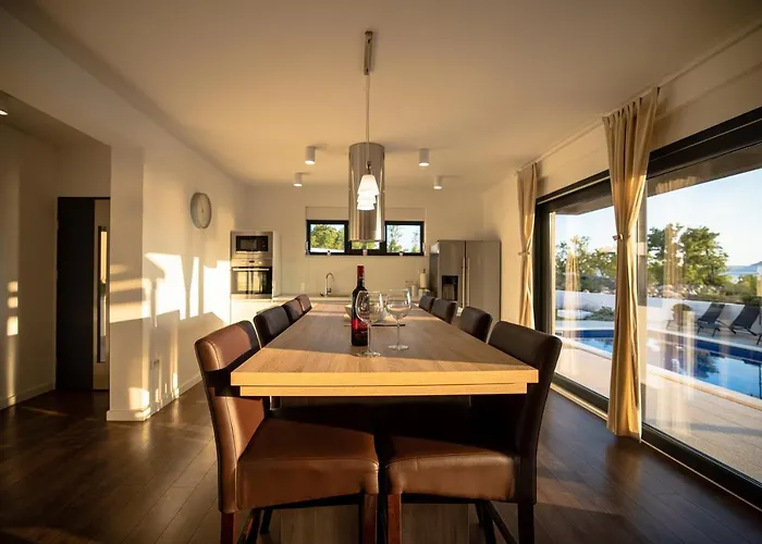 Royal Promons - Heated Pool Villa *