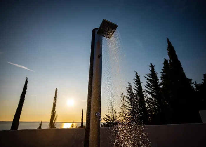 Royal Promons - Heated Pool