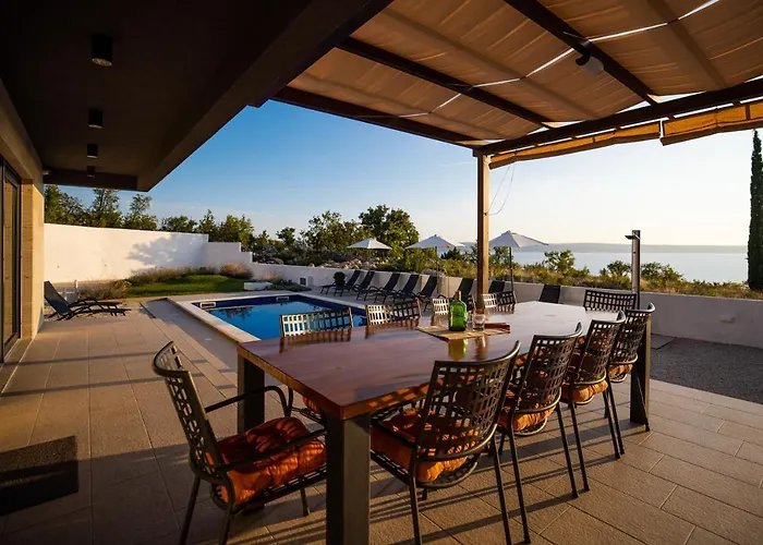 Royal Promons - Heated Pool Villa Starigrad Paklenica