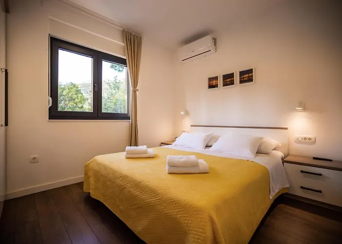 Royal Promons - Heated Pool Villa Starigrad Paklenica