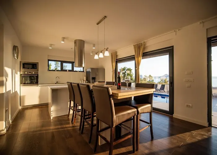 Royal Promons - Heated Pool *