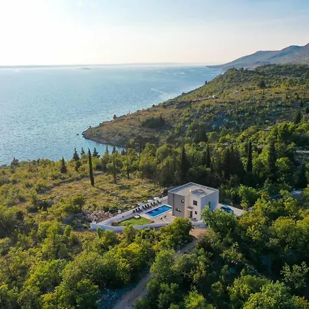 Royal Promons - Heated Pool Villa