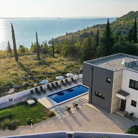 Royal Promons - Heated Pool Willa Starigrad Paklenica