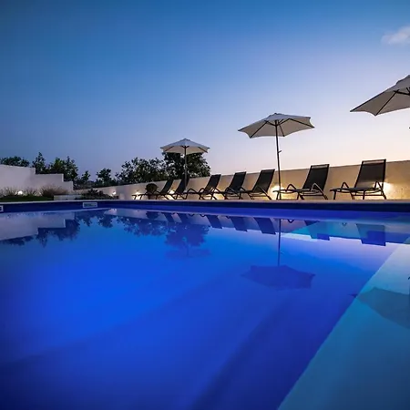 Royal Promons - Heated Pool Villa *