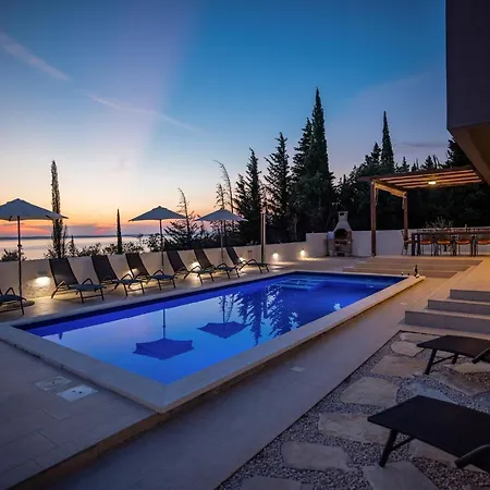 Royal Promons - Heated Pool * Starigrad Paklenica