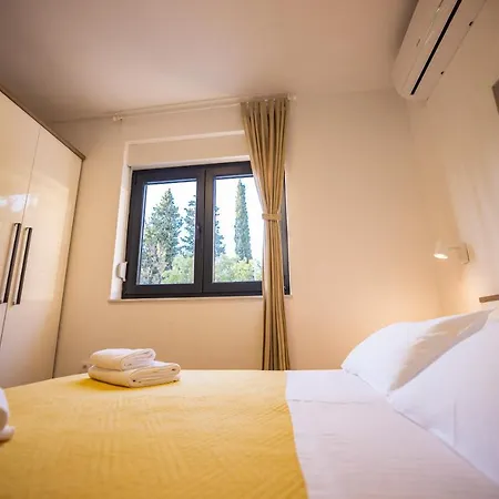 Royal Promons - Heated Pool Starigrad-Paklenica