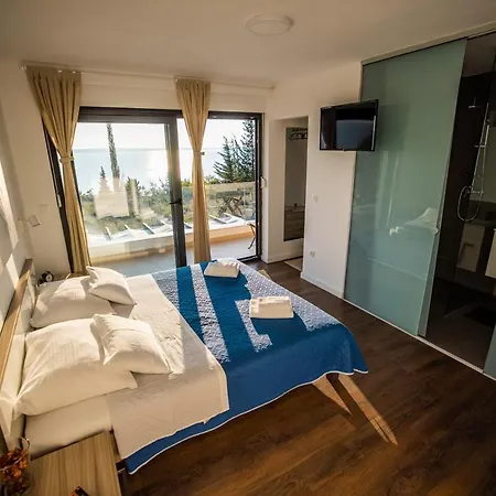 Royal Promons - Heated Pool Starigrad Paklenica