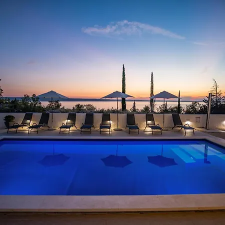 Royal Promons - Heated Pool Стариград-Пакленица