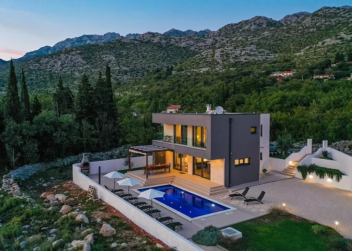 Royal Promons - Heated Pool Starigrad Paklenica