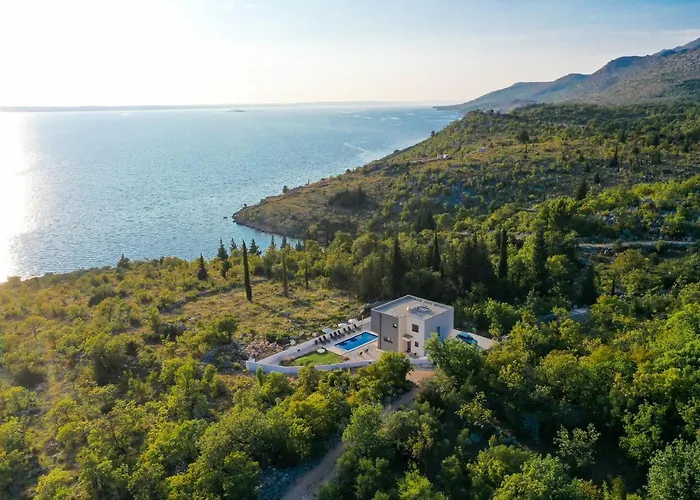 Royal Promons - Heated Pool Villa