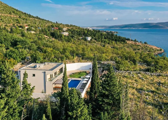 Royal Promons - Heated Pool *