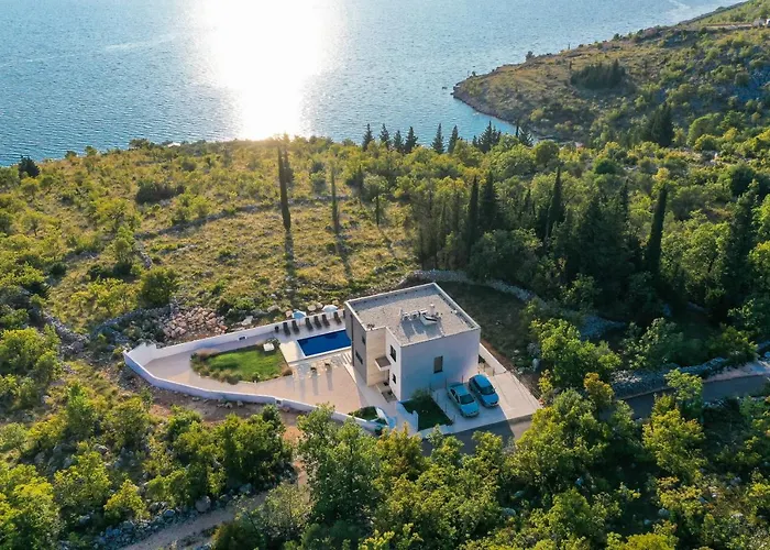 Royal Promons - Heated Pool * Starigrad Paklenica