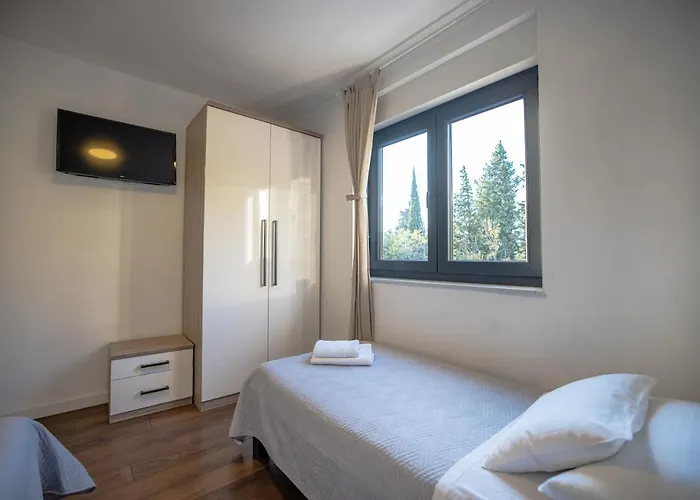 Royal Promons - Heated Pool * Starigrad Paklenica