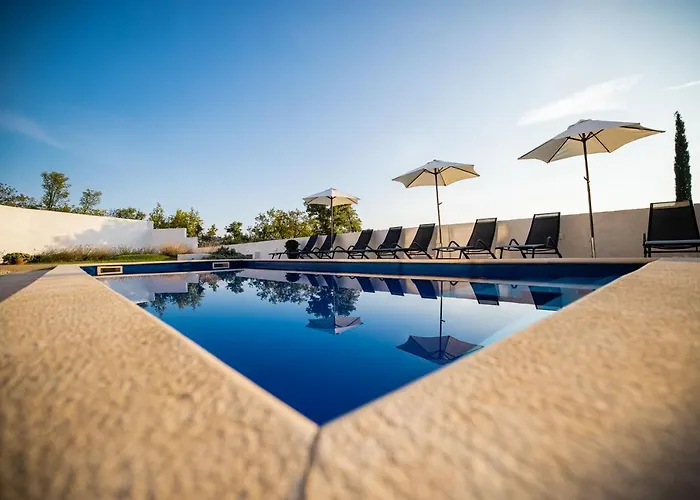 Villa Royal Promons - Heated Pool Starigrad Paklenica