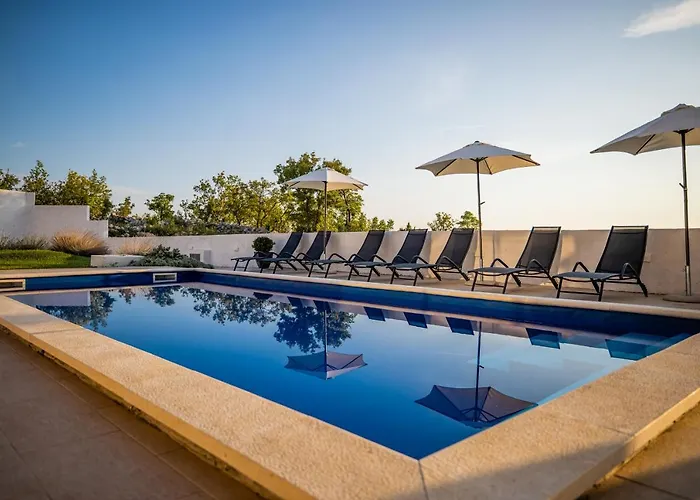 Royal Promons - Heated Pool Willa *