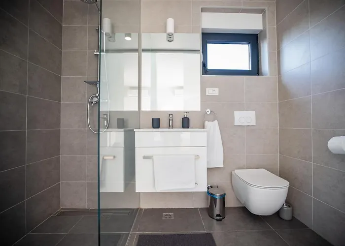 Royal Promons - Heated Pool Starigrad Paklenica