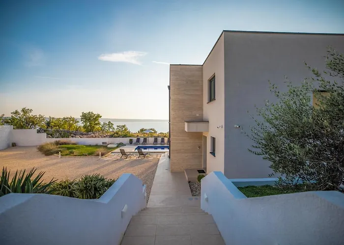 Willa Royal Promons - Heated Pool Starigrad Paklenica