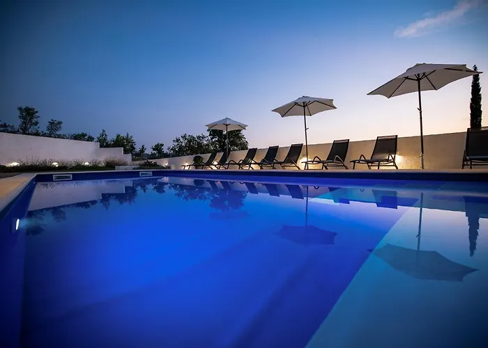 Royal Promons - Heated Pool Villa *