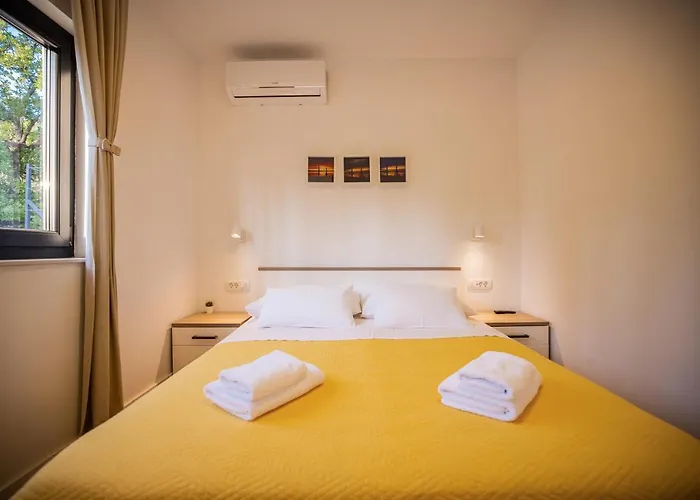 Royal Promons - Heated Pool Βίλα Starigrad Paklenica