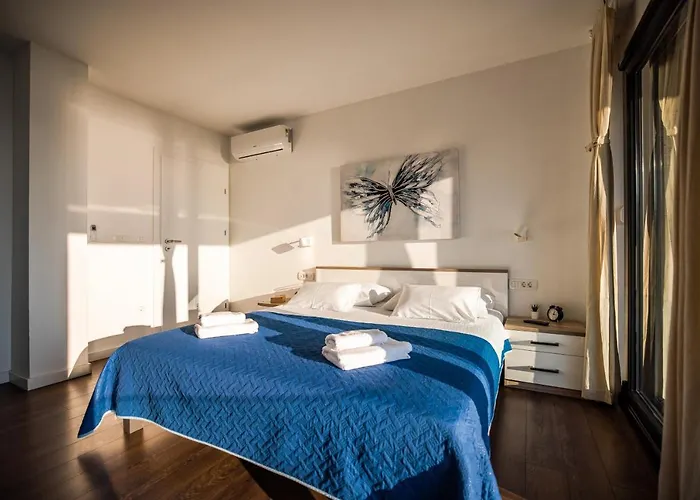 Villa Royal Promons - Heated Pool