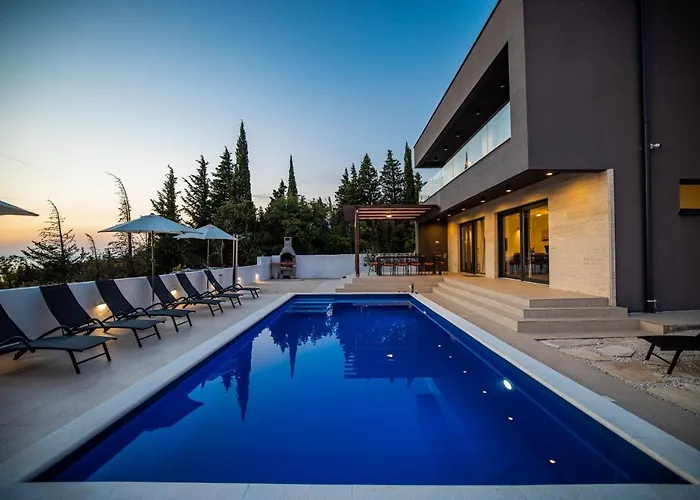 Villa Royal Promons - Heated Pool Starigrad Paklenica