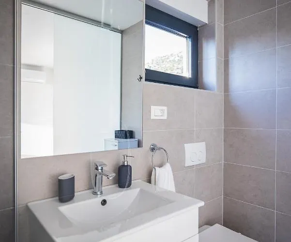 Βίλα Royal Promons - Heated Pool Starigrad Paklenica