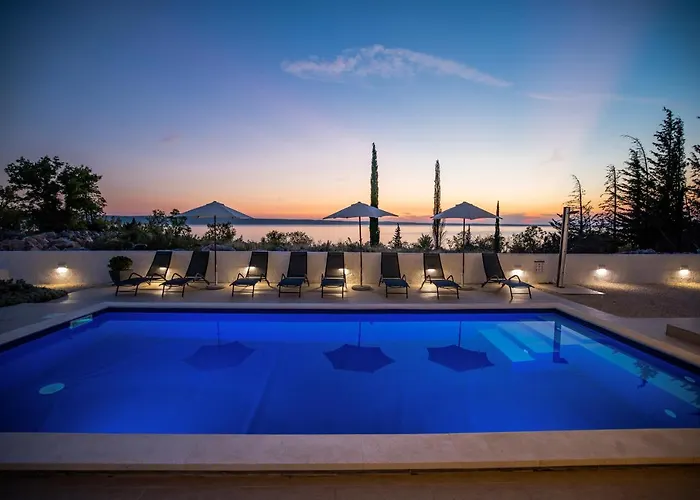 Royal Promons - Heated Pool Starigrad Paklenica