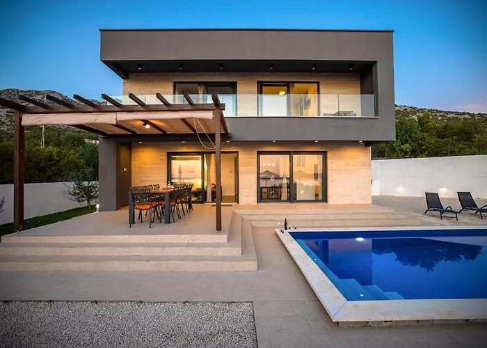 Royal Promons - Heated Pool Villa *